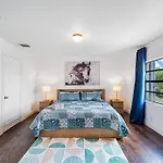 Spacious West Brickell Getaway, 4Bedroom2Bath