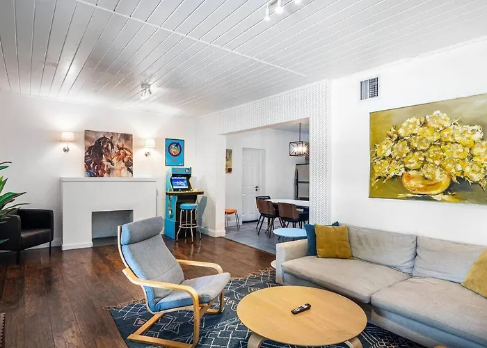 Spacious West Brickell Getaway, 4Bedroom2Bath