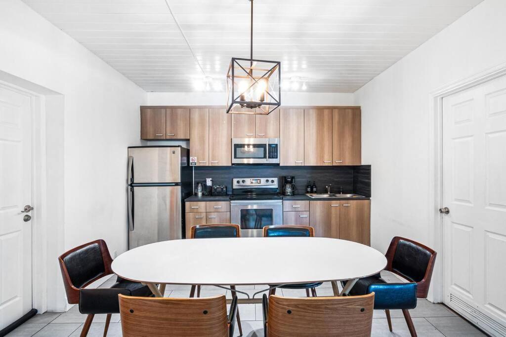 Spacious West Brickell Getaway, 4bedroom2bath Holiday home Miami