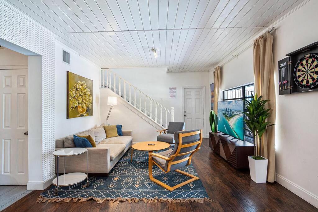 Spacious West Brickell Getaway, 4bedroom2bath Holiday home
